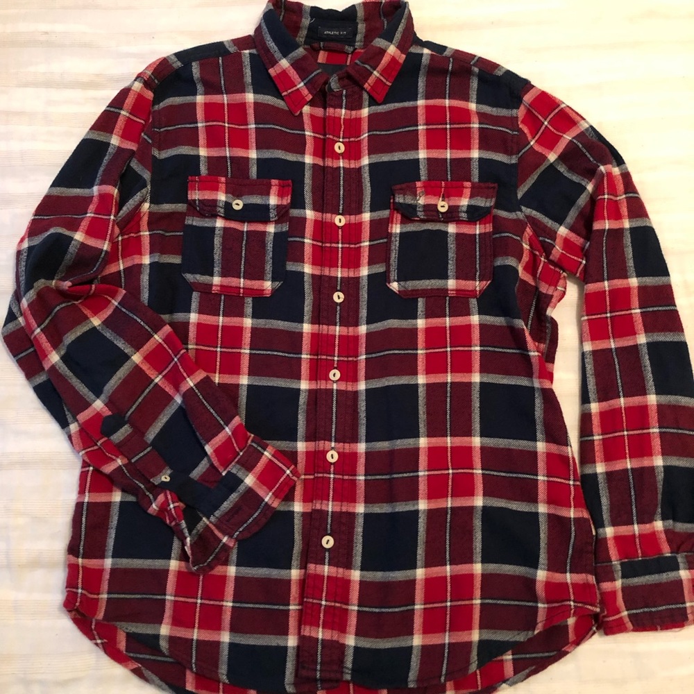 Long sleeve button down. Super comfortable. Size L